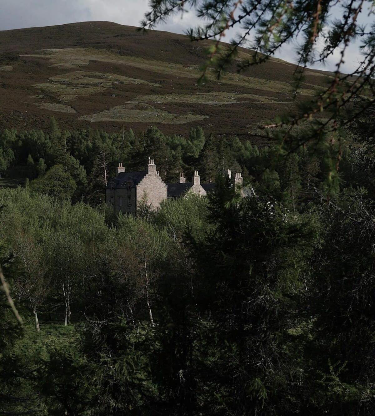Huswell - Gairnshiel Lodge - Unique & Exclusive Lodge Next To The Castle Ballater Exteriér fotografie
